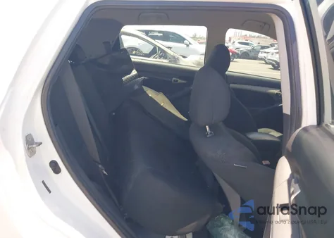 2010 Toyota Matrix z USA, uszkodzony, nr VIN 2T1KU4EE6AC325638